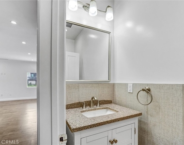 6711 Clybourn - Photo Thumbnail 20