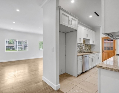 6711 Clybourn - Photo Thumbnail 13