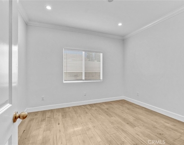 6711 Clybourn - Photo Thumbnail 18