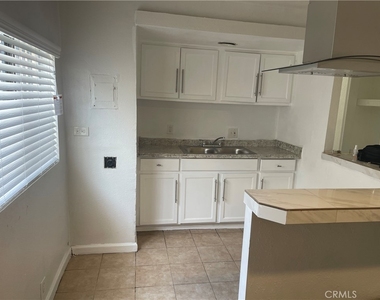 4605 Arlington - Photo Thumbnail 2