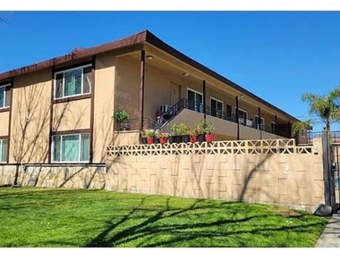 811 Orchid Court - Photo Thumbnail 3