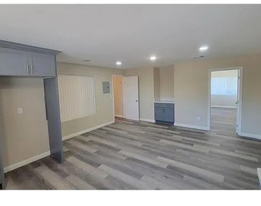 811 Orchid Court - Photo Thumbnail 17