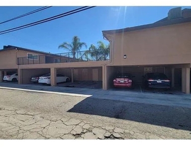 811 Orchid Court - Photo Thumbnail 2