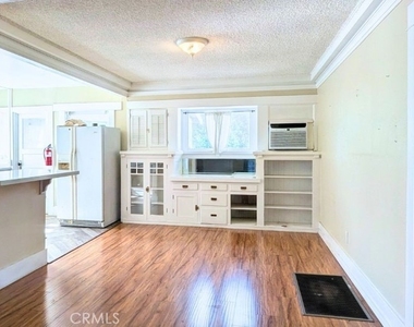 233 W I Street - Photo Thumbnail 2