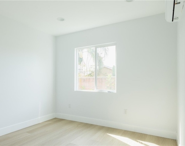 4937 Taft - Photo Thumbnail 12