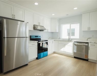 4937 Taft - Photo Thumbnail 4