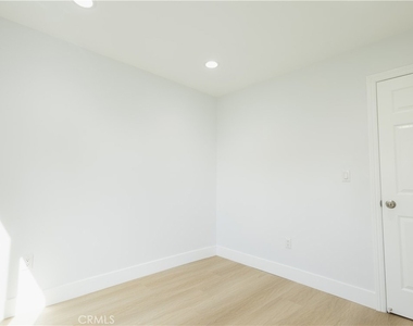 4937 Taft - Photo Thumbnail 6