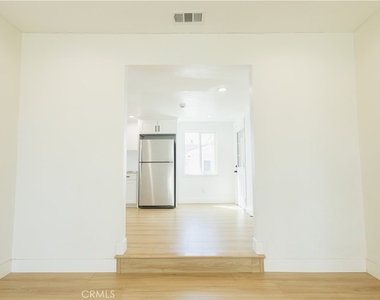 4937 Taft Street - Photo Thumbnail 4