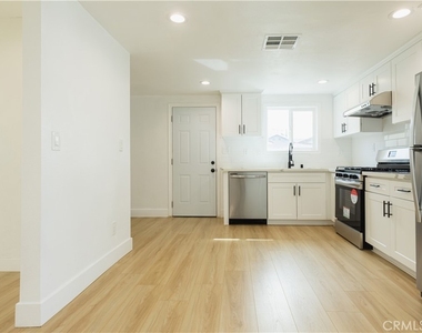 4937 Taft Street - Photo Thumbnail 5