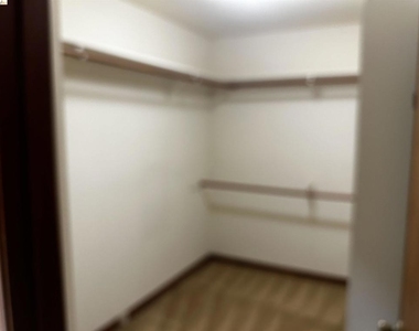 5593 Drakes Dr - Photo Thumbnail 12