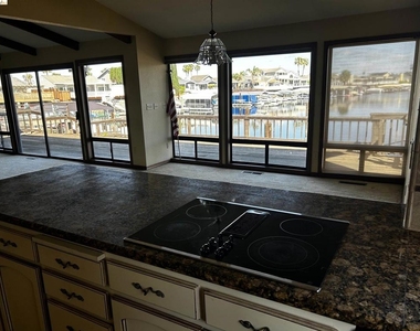 5593 Drakes Dr - Photo Thumbnail 7