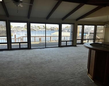 5593 Drakes Dr - Photo Thumbnail 3