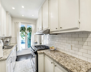 1360 N Crescent Heights Boulevard - Photo Thumbnail 13