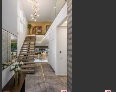 11241 Blix Street - Photo Thumbnail 13