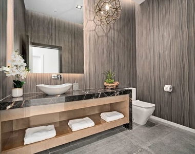 11241 Blix Street - Photo Thumbnail 10