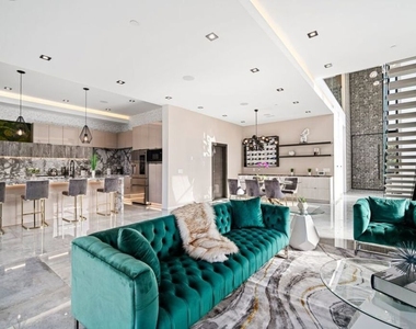 11241 Blix Street - Photo Thumbnail 7