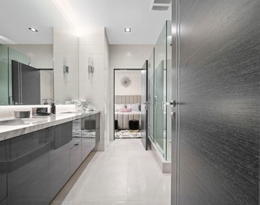 11241 Blix Street - Photo Thumbnail 15