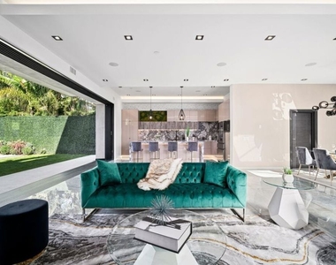 11241 Blix Street - Photo Thumbnail 8