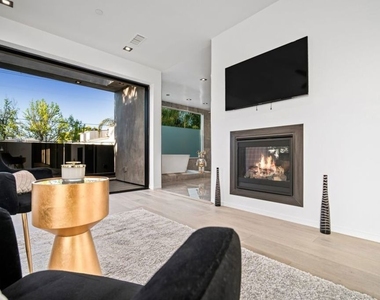 11241 Blix Street - Photo Thumbnail 16