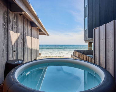 24246 Malibu Road - Photo Thumbnail 18