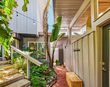 24246 Malibu Road - Photo Thumbnail 15