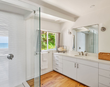 24246 Malibu Road - Photo Thumbnail 12