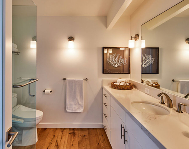 24246 Malibu Road - Photo Thumbnail 14