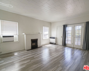 336 S Wilton Place - Photo Thumbnail 3