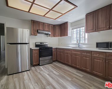 336 S Wilton Place - Photo Thumbnail 5