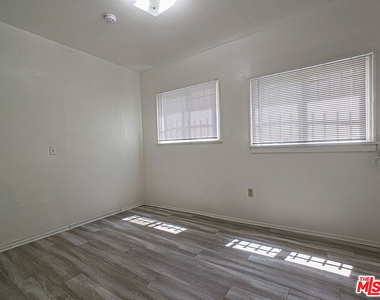 336 S Wilton Place - Photo Thumbnail 7