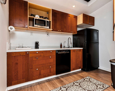 717 Huntley Drive - Photo Thumbnail 3