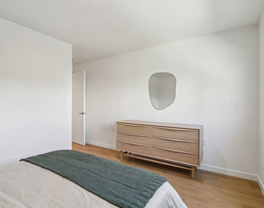 1422 Tamarind Avenue - Photo Thumbnail 10