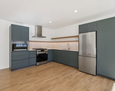 1422 Tamarind Avenue - Photo Thumbnail 18