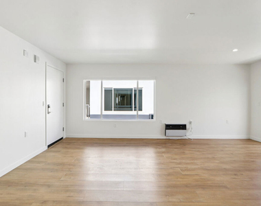 1422 Tamarind Avenue - Photo Thumbnail 22