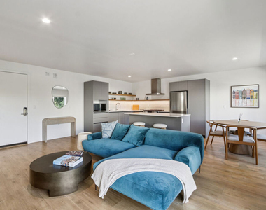 1422 Tamarind Avenue - Photo Thumbnail 2