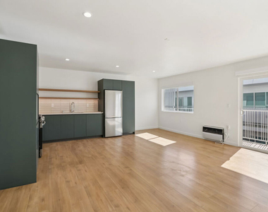 1422 Tamarind Avenue - Photo Thumbnail 17