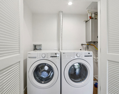 1422 Tamarind Avenue - Photo Thumbnail 7