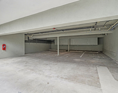 1422 Tamarind Avenue - Photo Thumbnail 12
