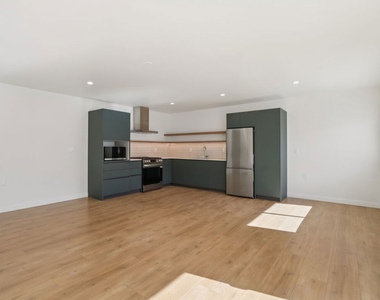1422 Tamarind Avenue - Photo Thumbnail 16