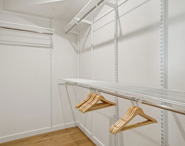1422 Tamarind Avenue - Photo Thumbnail 11