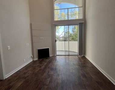 7660 Beverly Boulevard - Photo Thumbnail 6