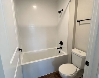7660 Beverly Boulevard - Photo Thumbnail 4