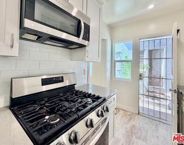 124 N Pass Avenue - Photo Thumbnail 6