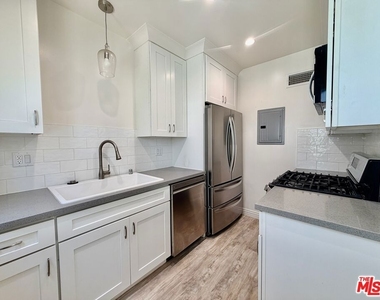 124 N Pass Avenue - Photo Thumbnail 5