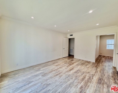 124 N Pass Avenue - Photo Thumbnail 2