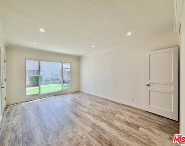 124 N Pass Avenue - Photo Thumbnail 3