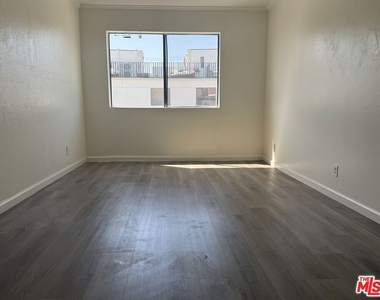 1816 N Gramercy Place - Photo Thumbnail 9