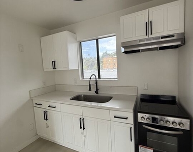 1816 N Gramercy Place - Photo Thumbnail 1