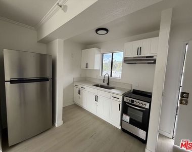 1816 N Gramercy Place - Photo Thumbnail 2