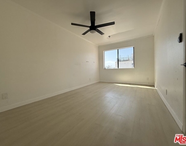 1816 N Gramercy Place - Photo Thumbnail 10